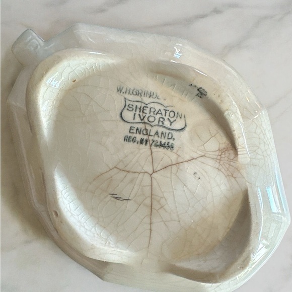 VTG Bone China W.H. Grindley & Co Sheraton Ivory creamer from the 1920s - Picture 6 of 6